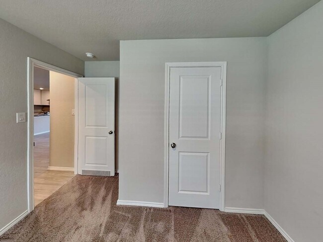 Building Photo - 10618 Varmus Dr