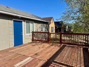 Building Photo - Backside Duplex in Park Hill Available!