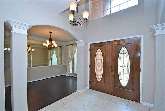 Building Photo - 523 Crestridge Dr