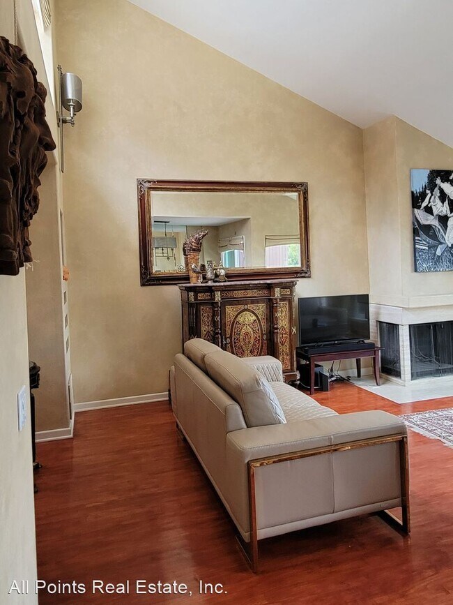 Building Photo - 2 br, 2.5 bath House - 4740 ARIZONA STREET #3