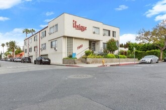 Building Photo - Unique