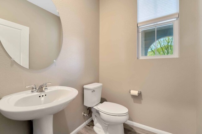 Building Photo - Desirable Southwest Townhome: Luxury Living!
