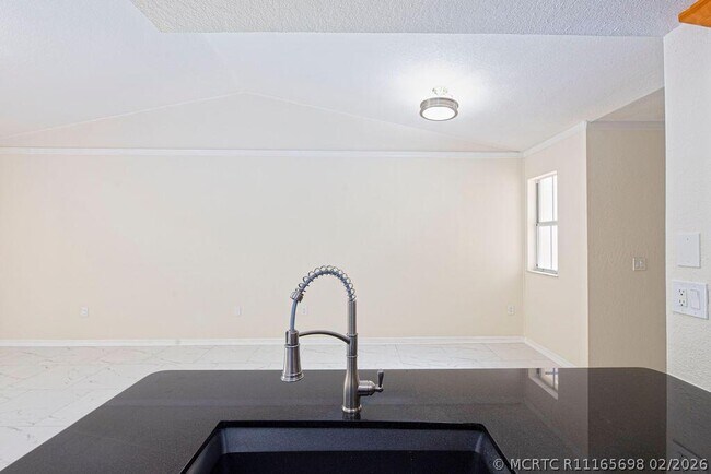 Building Photo - 2400 Centergate Dr