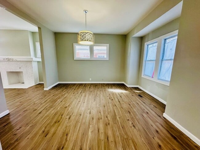 Building Photo - Lease_ Fully Remodeled 3 Bedroom 1 1/2 Bath Welcome Section 8 Call 313-429-3244