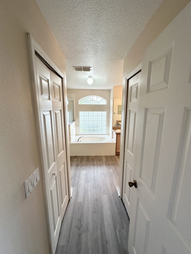 Building Photo - 9 Rybell Pl