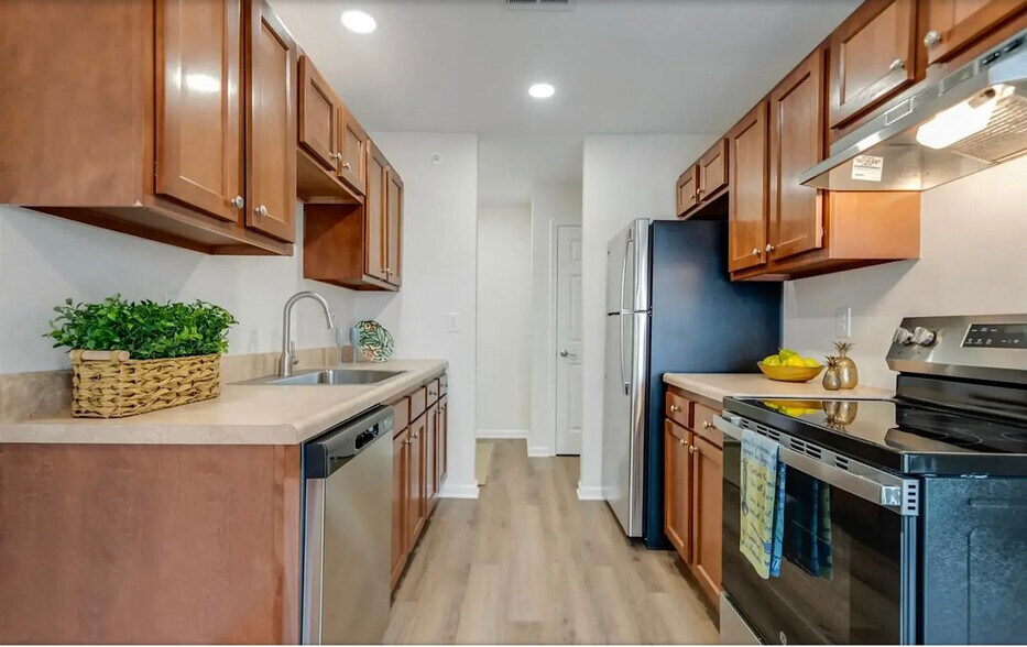 Building Photo - Viking Apartments and Townhouses