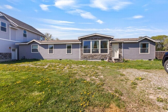 Primary Photo - Short term leases available: 3 bed 2 bath ...