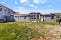Building Photo - Short term leases available: 3 bed 2 bath ...