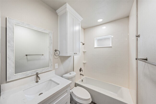 Building Photo - 211 N Milby St