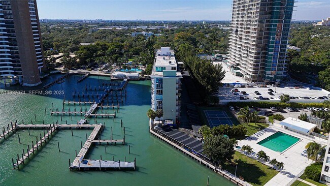 Building Photo - 770 NE 69th St