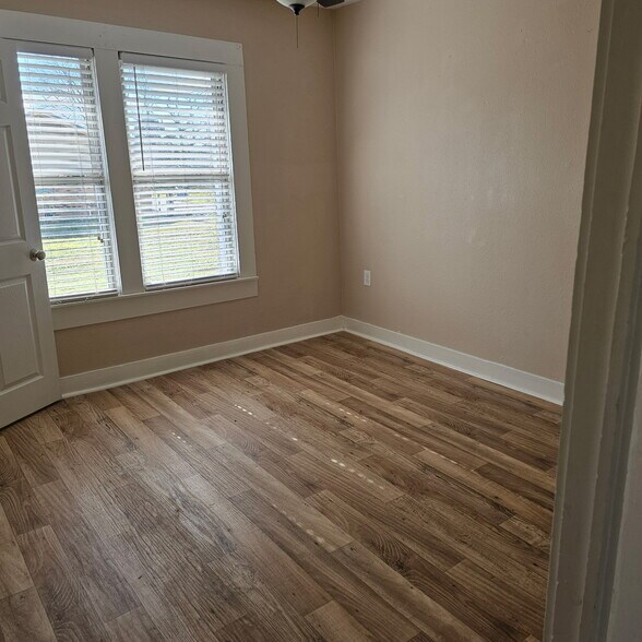 Building Photo - 5051 State Hwy 135 N