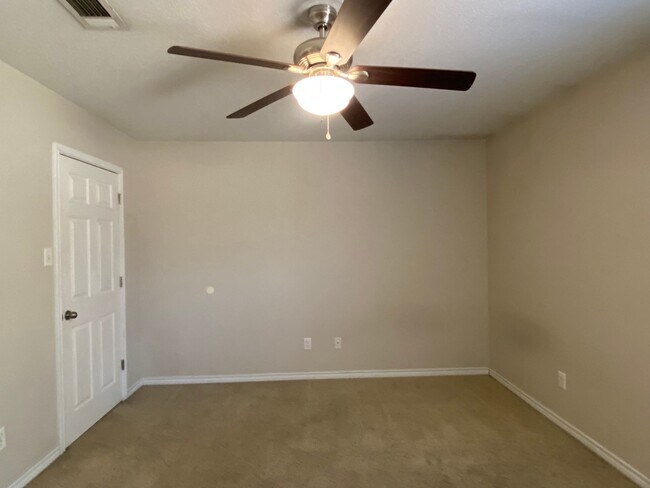 Building Photo - 160 Satch Dr