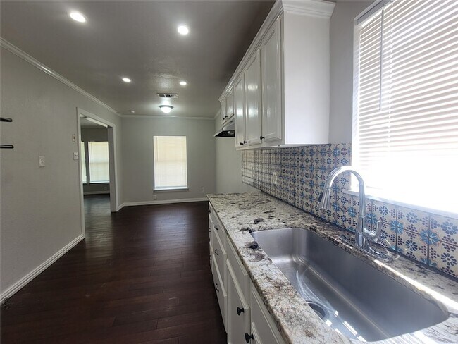 Building Photo - 1225 Blalock Ave