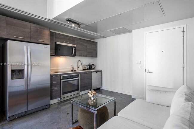 Building Photo - 151 SE 1st St