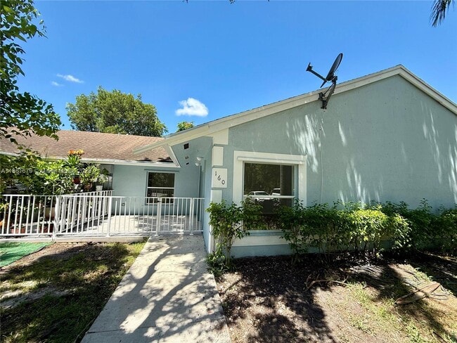 Building Photo - 160 SW 8th Ave