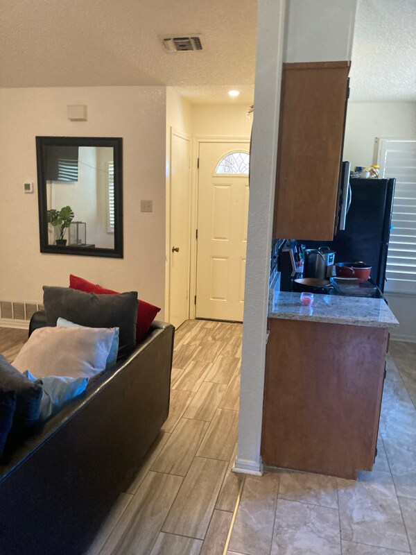 Building Photo - 101 Bridle Dr