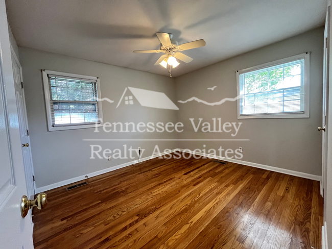 Building Photo - STUNNING 3 BED/2 BATH with Amazing Outdoor...
