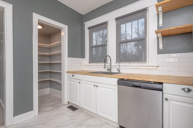 Building Photo - Beautiful 3-Bedroom, 2-Bath Bungalow with ...