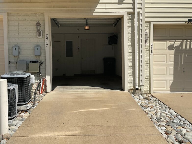 Building Photo - 2517 Eastbourne Dr