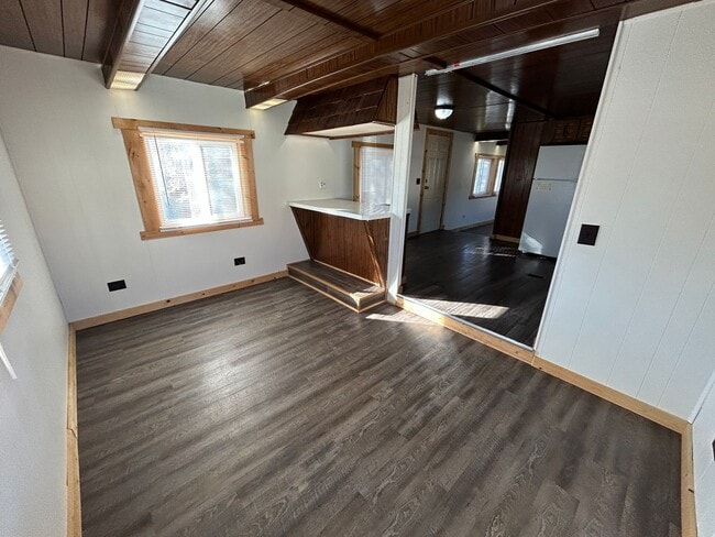 Building Photo - 2 Bedroom 1 Bath Updated Mobile Home in A & J Mobile Home Park