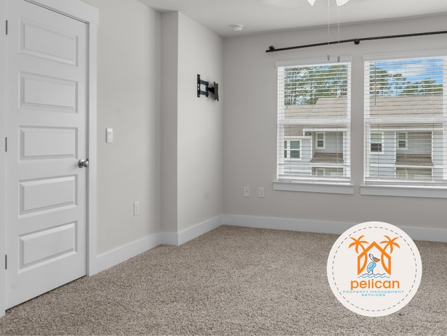 Building Photo - Modern 3-Bedroom Townhome in Gated Community