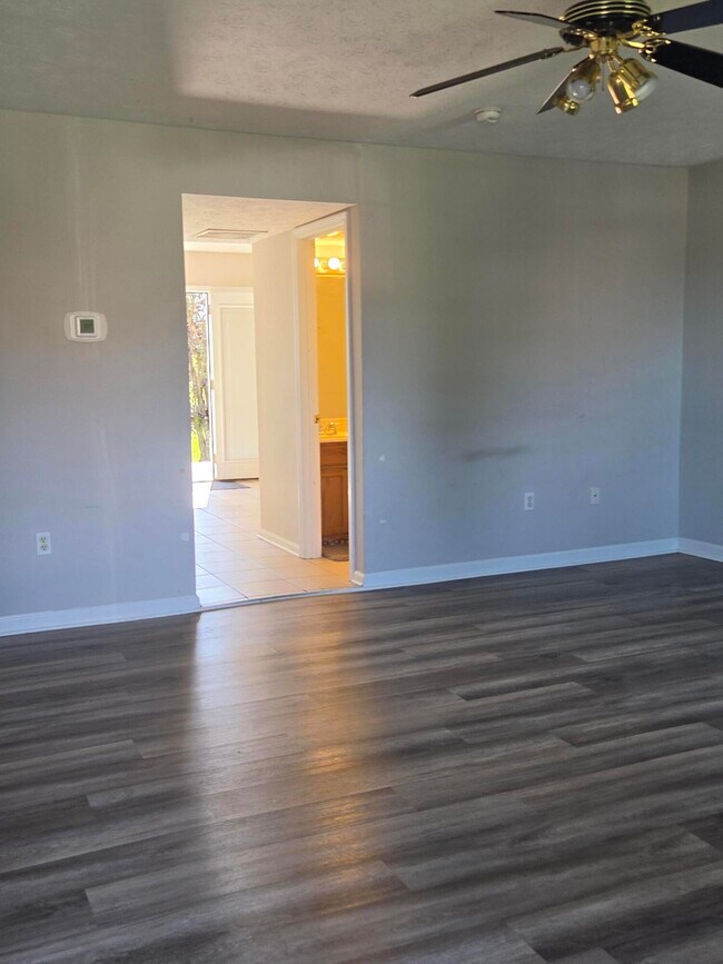 Building Photo - 125 Woods Trail