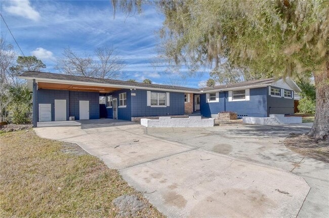 Building Photo - 1828 SE Lake Weir Ave