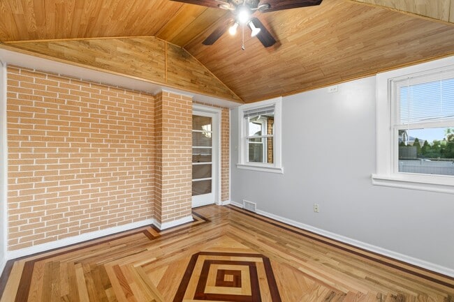 Building Photo - 4656 N Narragansett Ave