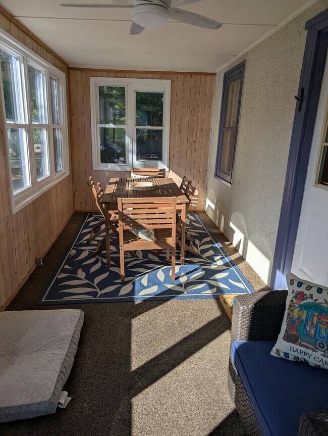 Building Photo - 772 Hillview Ave