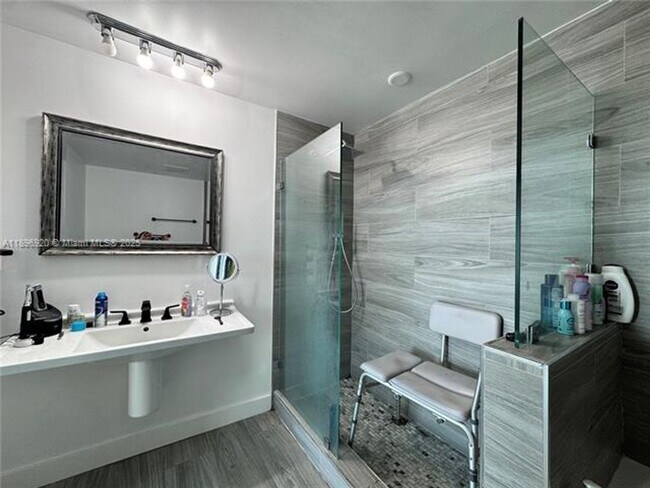 Building Photo - 6580 Indian Creek Dr