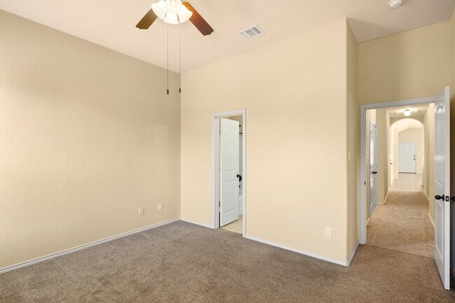 Building Photo - Beautiful 3 Bedroom Duplex Located in New Braunfels, Texas!