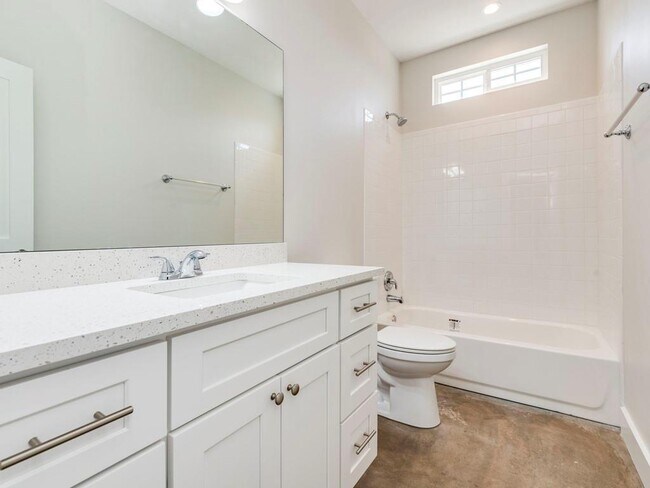 Building Photo - 500 Harmon Hills Cove