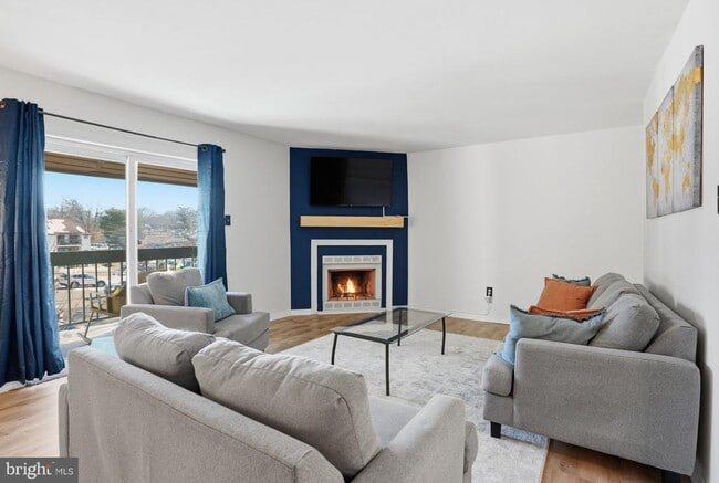 Building Photo - 3750 Clarendon Ave