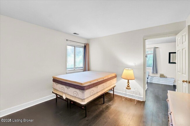 Building Photo - 44 Lake Ave