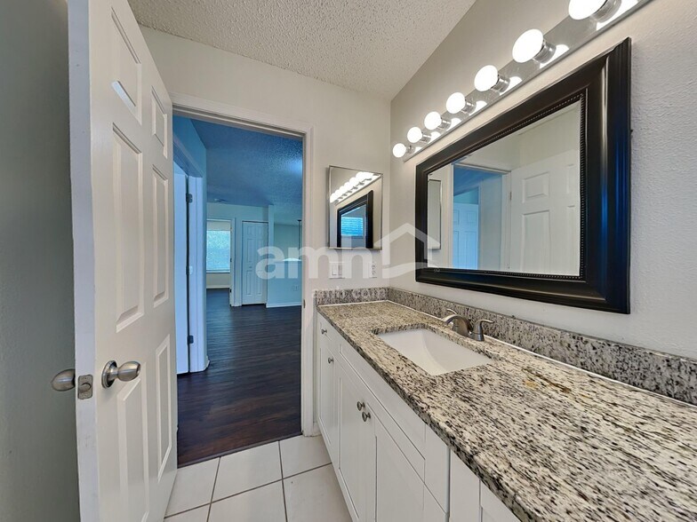 Building Photo - 716 Grand Canyon Dr