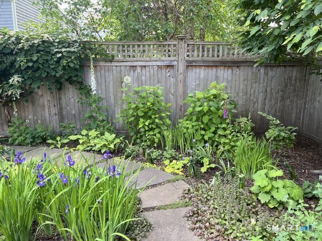 Building Photo - 104 Roton Ave