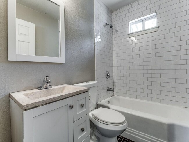 Building Photo - 1136 Garland Ave