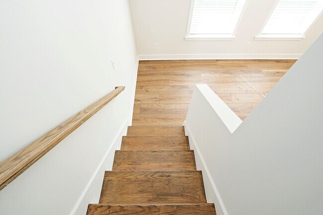 Building Photo - Newly Renovated Townhome in the Heart of Belmont