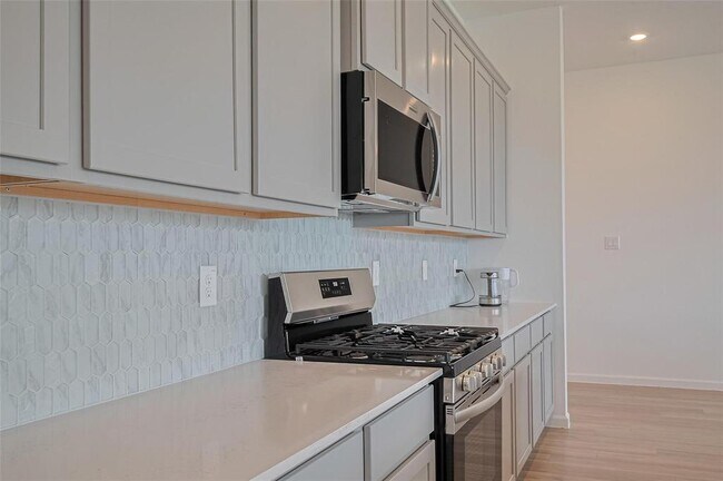 Building Photo - 2430 Dewford Fls Dr