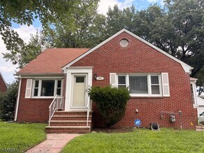 Building Photo - 1031 Lowden Ave