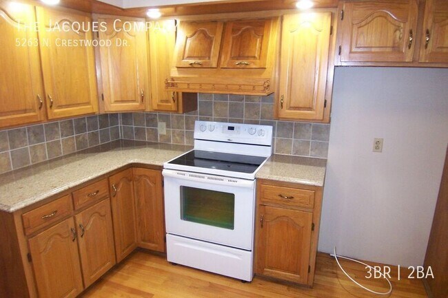 Building Photo - 5263 N Crestwood Dr