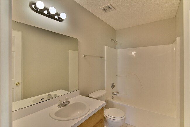 Building Photo - 5 Providence Plantation Ct