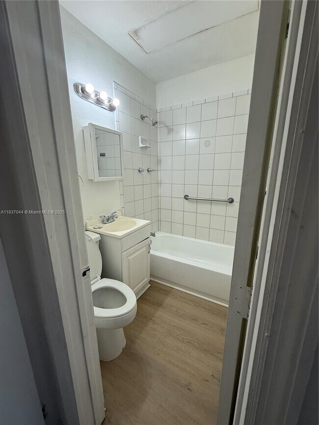 Building Photo - 1845 Pembroke Rd