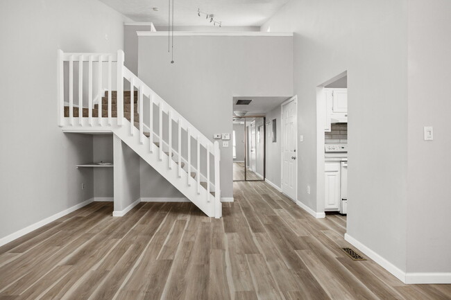 Building Photo - 224 E 13th St