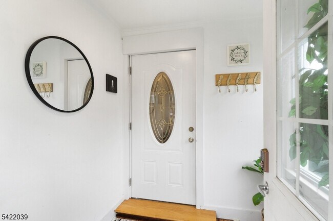 Building Photo - 60 Searing St