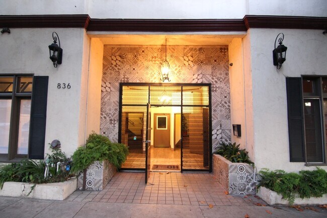 Building Photo - 846 Sanborn Ave