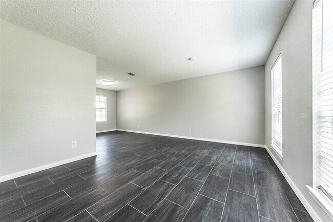 Building Photo - 3909 Spring Arbor Ct