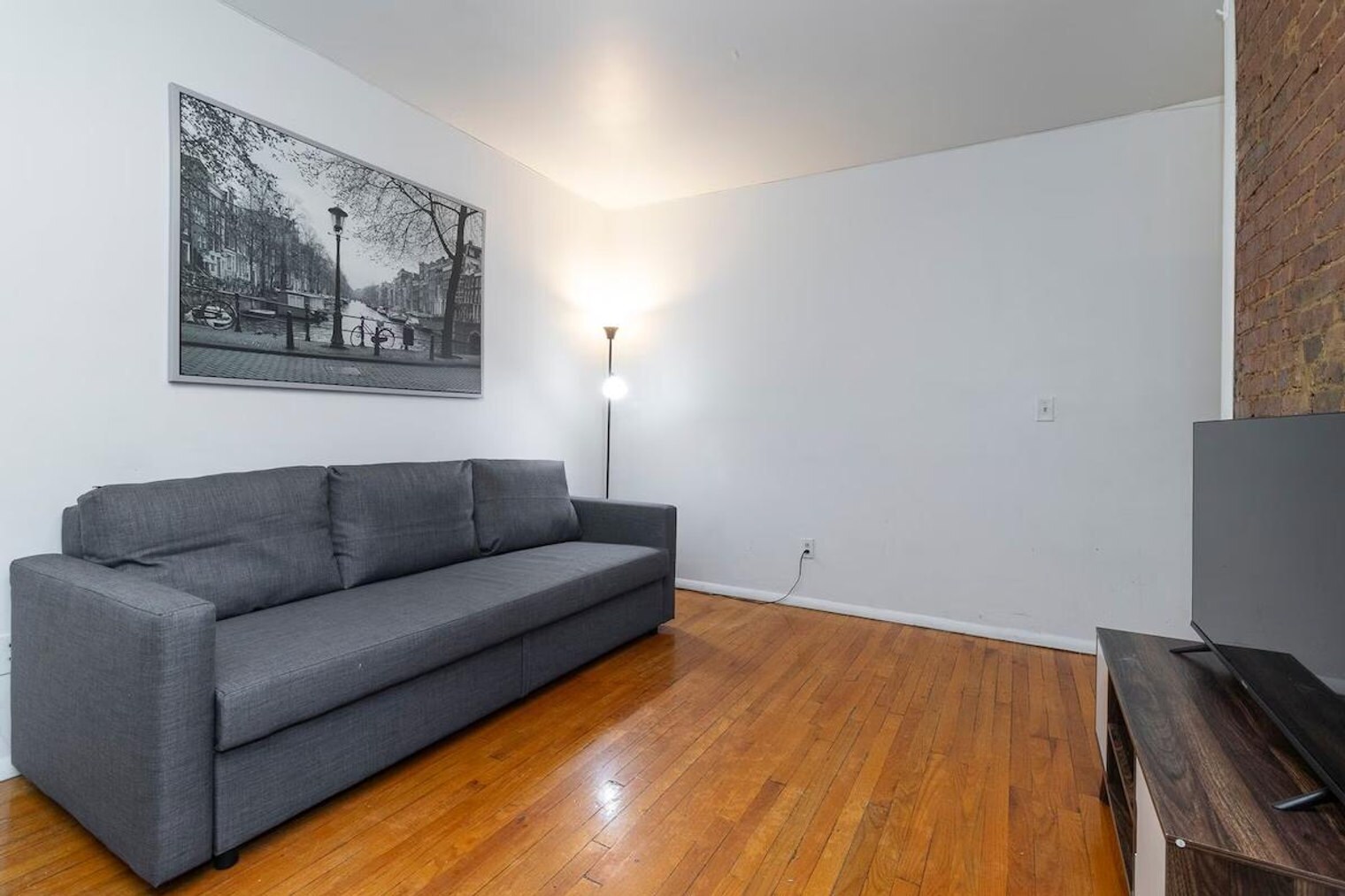 Building Photo - 1617 3rd Ave