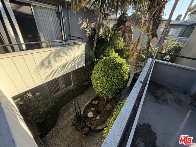 Building Photo - 742 S Plymouth Blvd