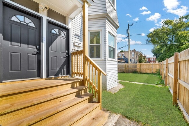 Primary Photo - 714 W 48th Pl